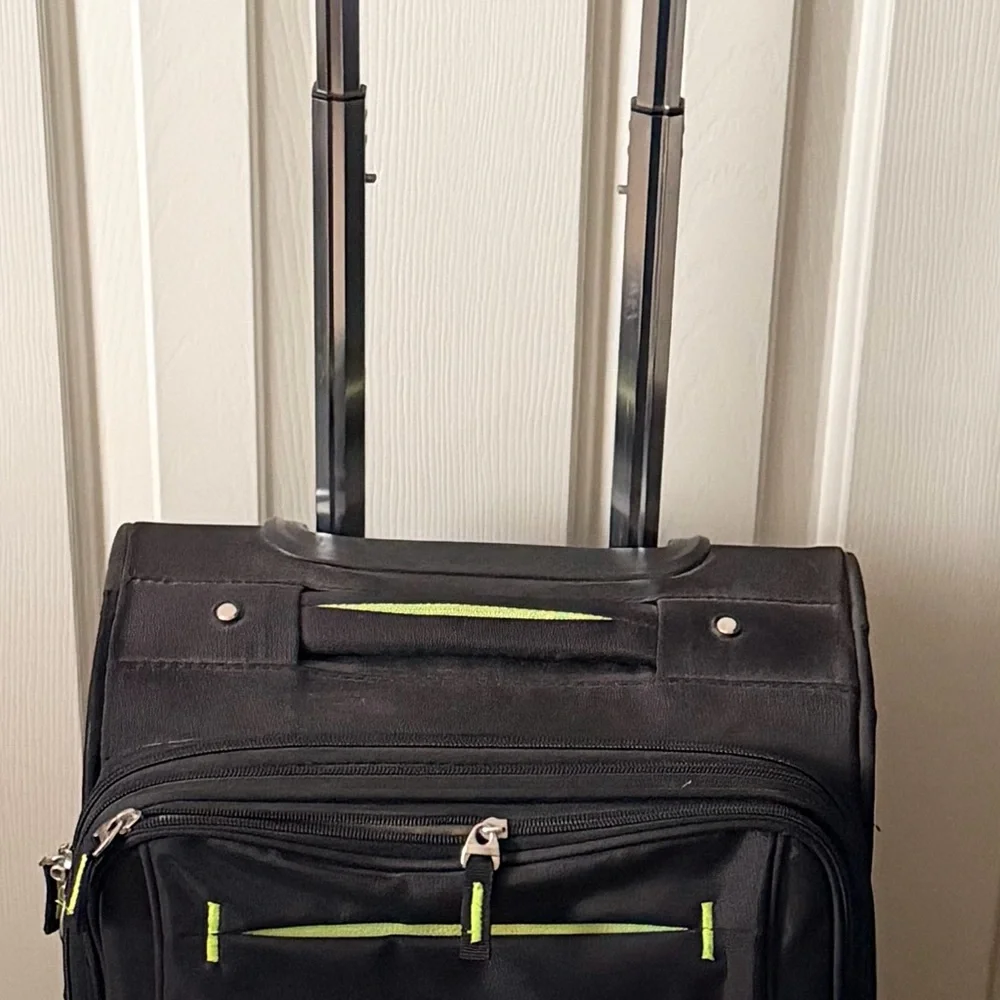 Black and Green Men's Travel Bag - Picture 2 of 5